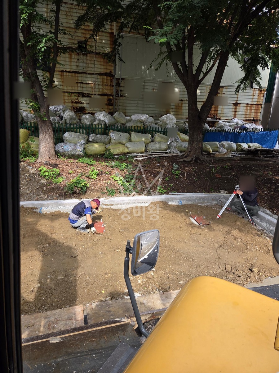 경기 동두천시 동두천동 포크레인(굴착기) 파고라설치 작업사진 1