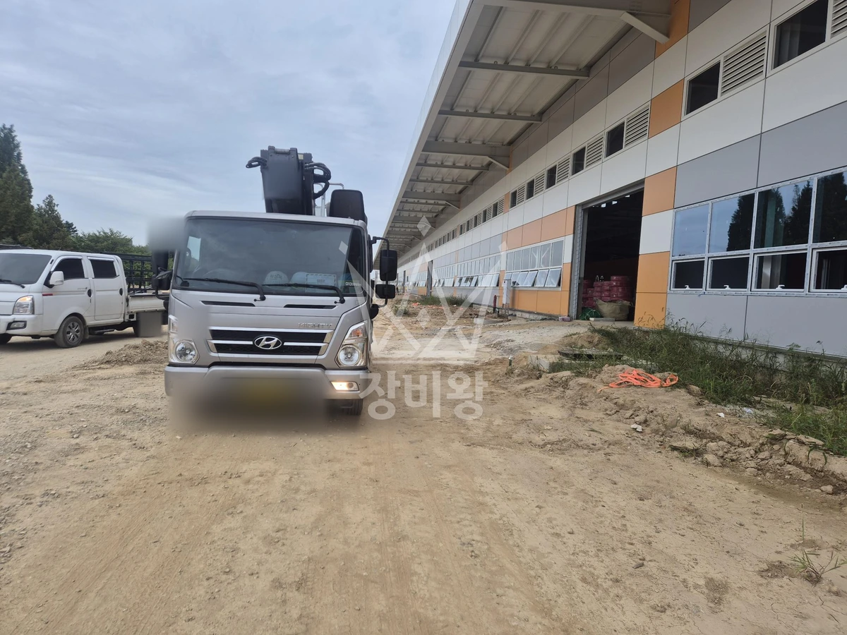 충북 청주시 흥덕구 옥산면 3.5톤 스카이차 유리작업 작업완료사진 1