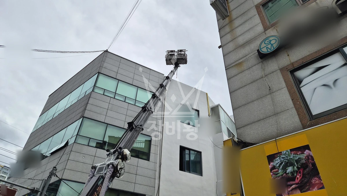 대구 달서구 진천동 3.5톤 스카이차 실외기 양중 작업사진 3