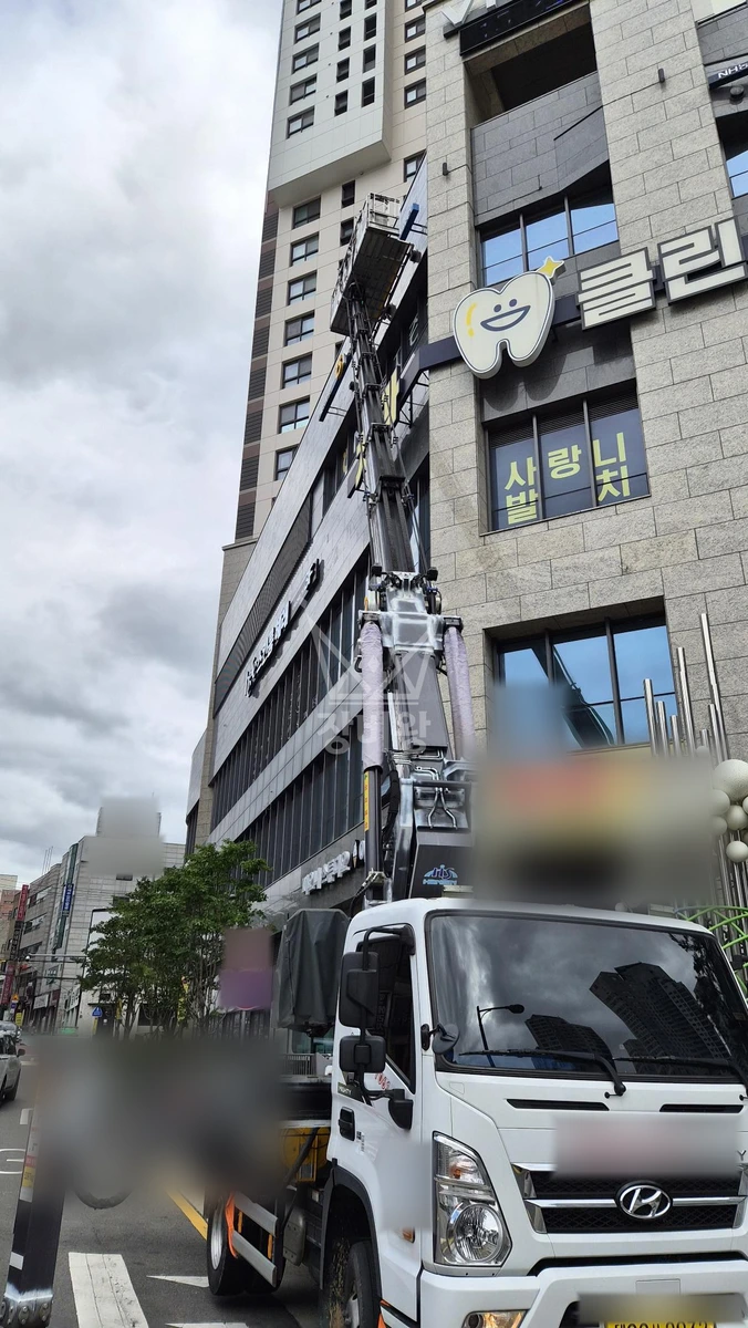 대구 달서구 감삼동 3.5톤 스카이차 간판 보수 작업완료사진 1