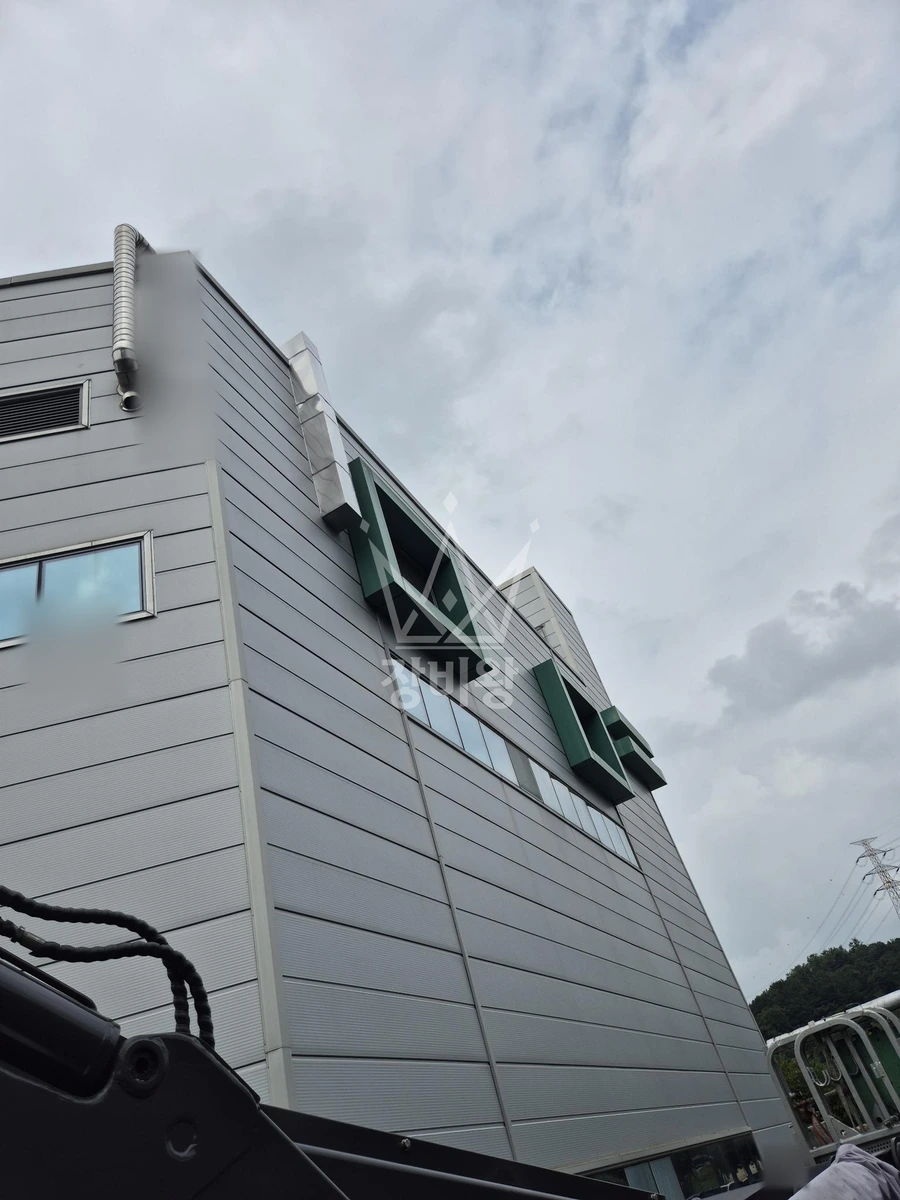 충남 아산시 도고면 3.5톤 스카이차 덕트 외벽입상작업 작업완료사진 1