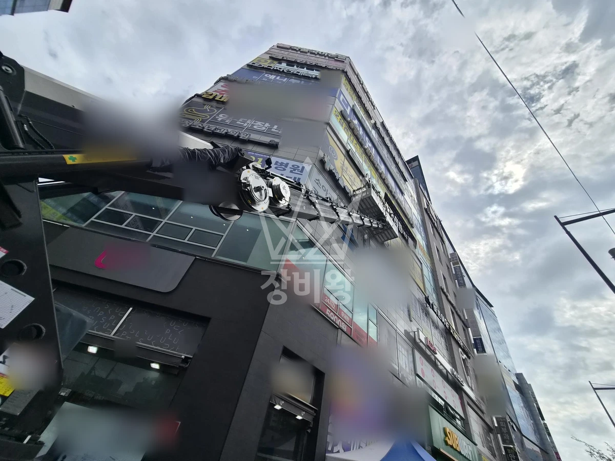 경기 의정부시 민락동 3.5톤 스카이차 간판철거/썬팅지제거 작업사진 1