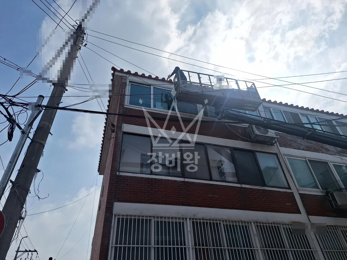 경기 수원시 권선구 3.5톤 스카이차 외벽 실리콘 발수제 작업사진 2