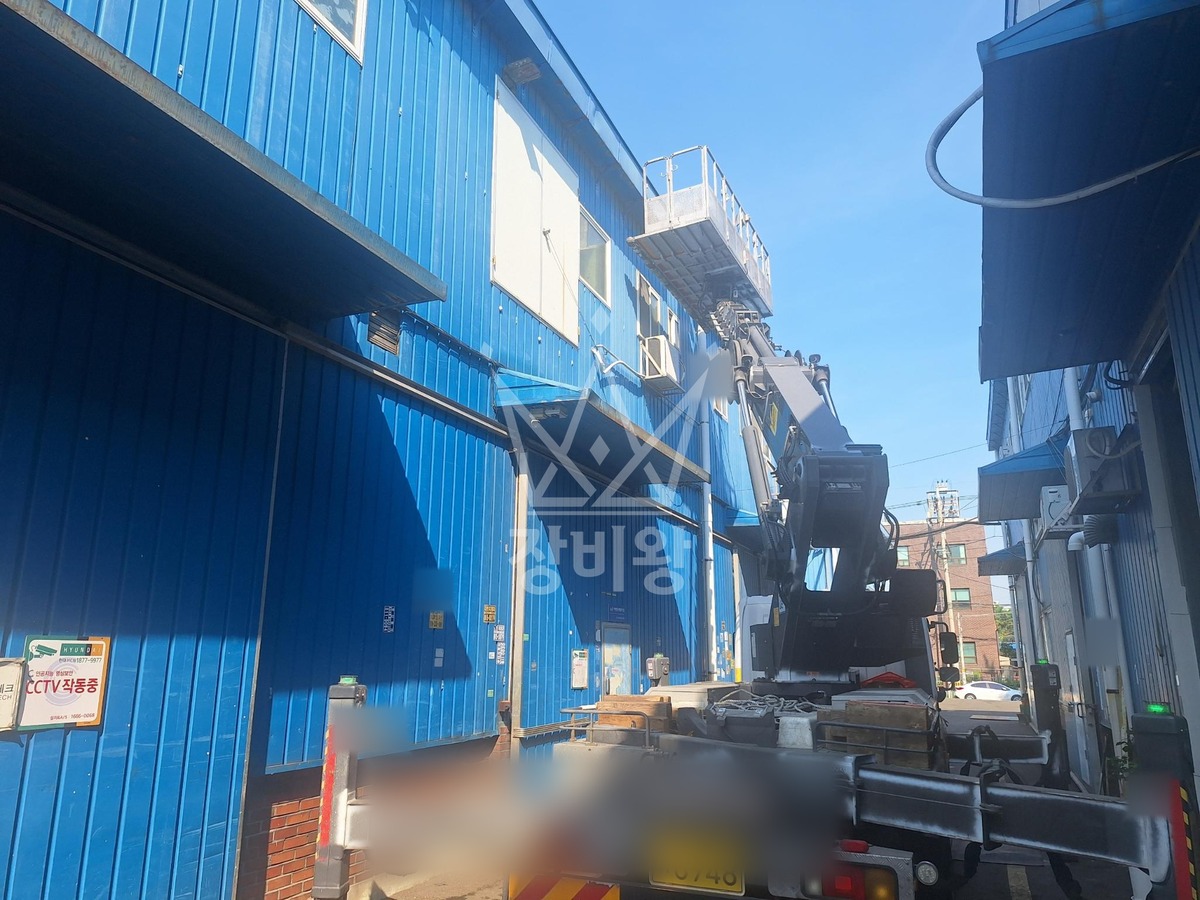 인천 남동구 고잔동 3.5톤 스카이차 지붕 물받이 교체작업 작업사진 3
