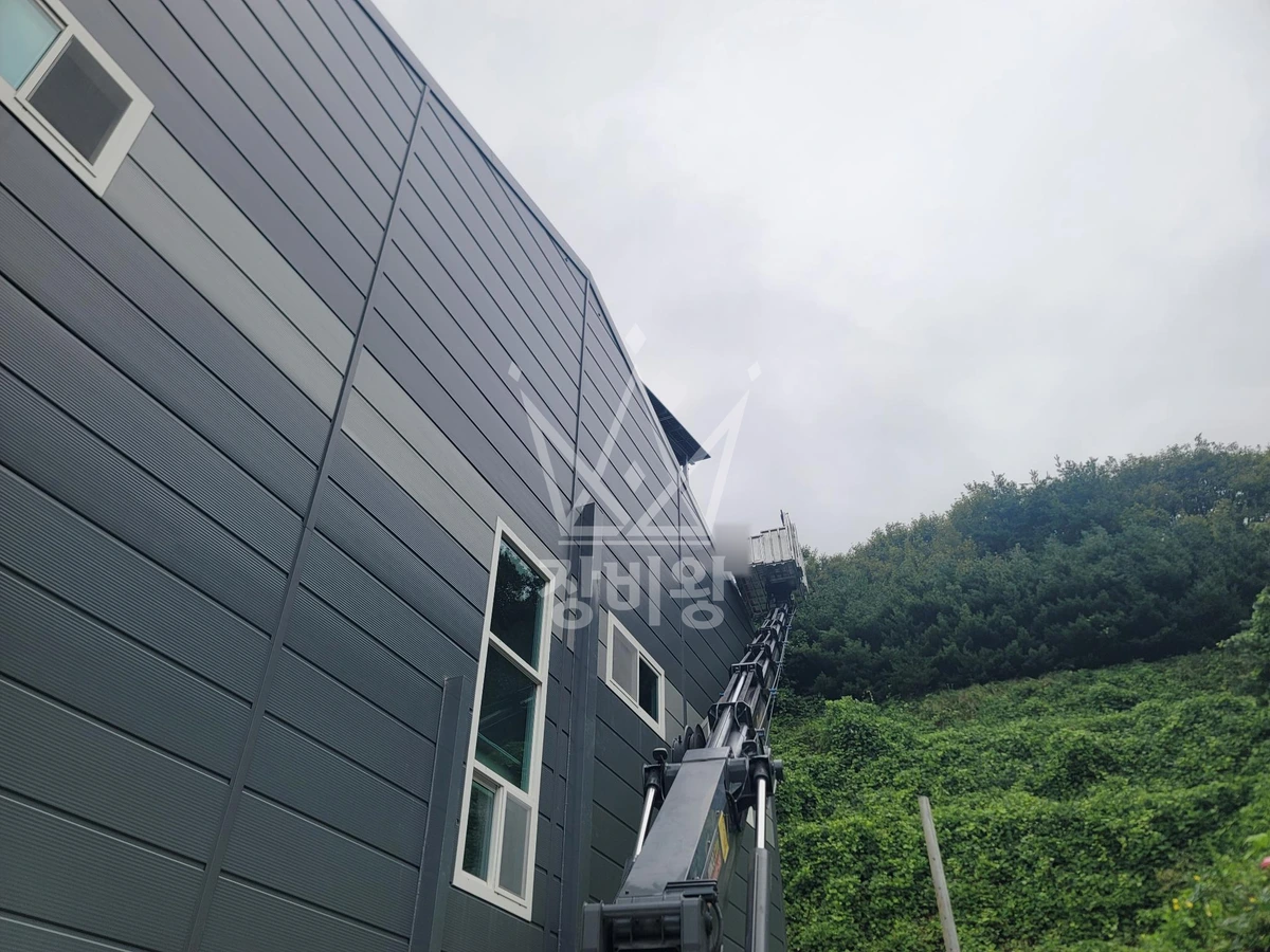 경기 용인시 처인구 남사읍 3.5톤 스카이차 태양광 케이블-전주에 연결 작업사진 3