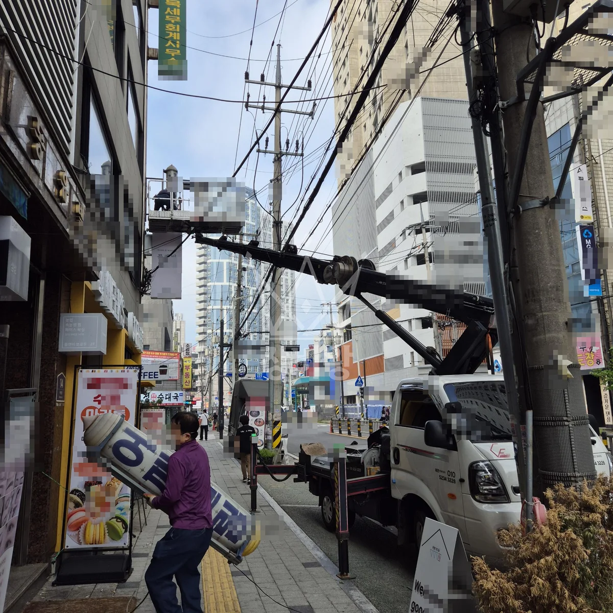 경기 의정부시 의정부동 1톤 스카이차 회전광고판 철거 작업사진 3