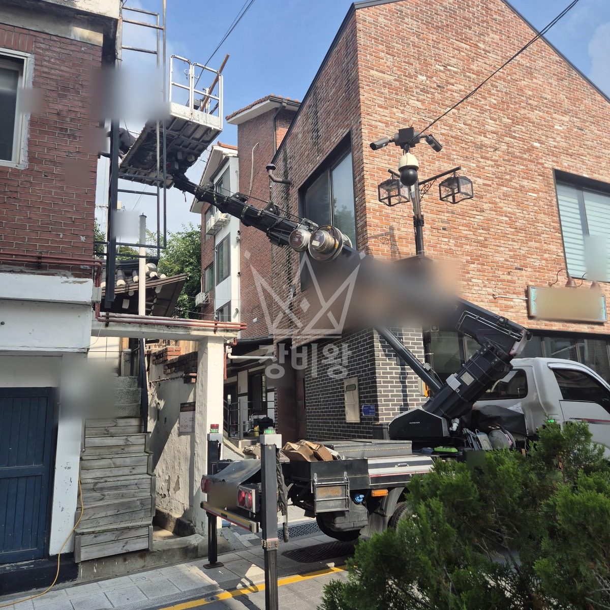 서울 종로구 계동 1톤 스카이차 지붕작업 작업사진 1