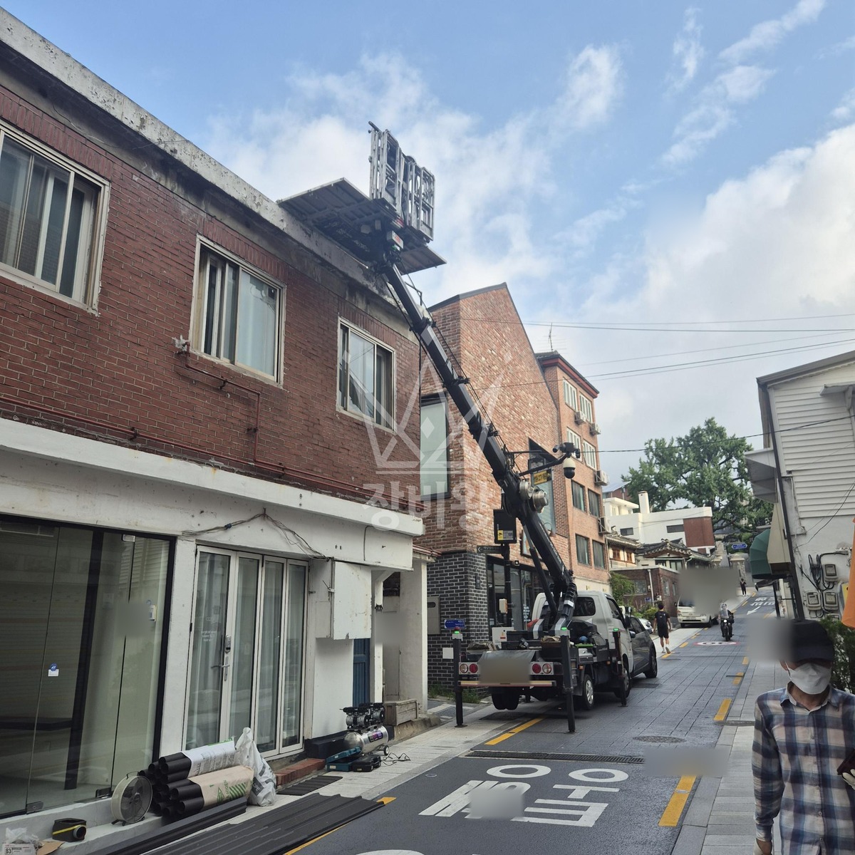 서울 종로구 계동 1톤 스카이차 지붕작업 작업사진 2