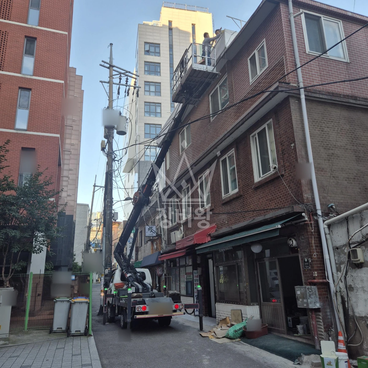 서울 중구 신당동 1톤 스카이차 페인트 작업사진 3