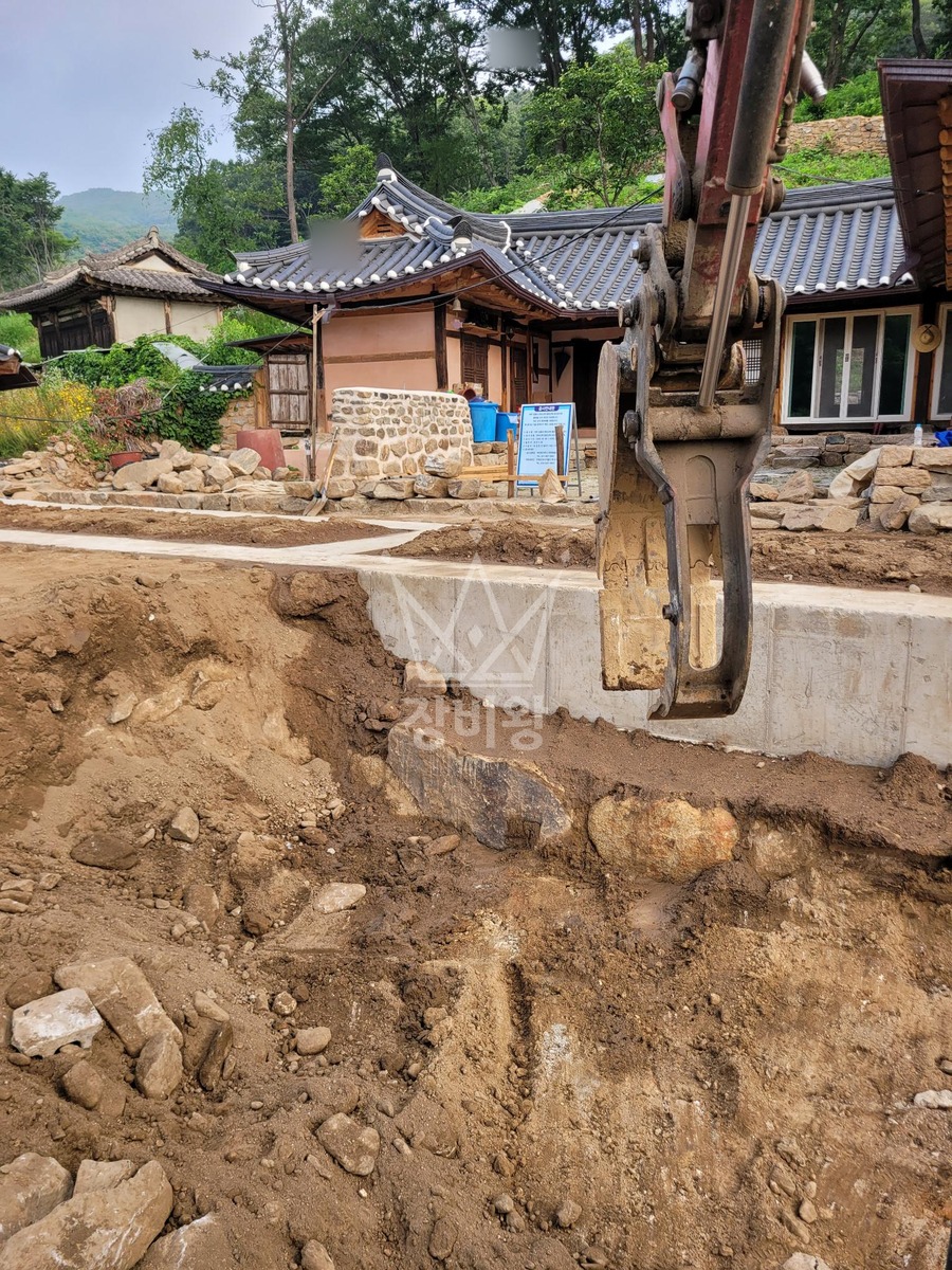 경기 여주시 금사면 포크레인(굴착기) 터파기/자재이동 작업사진 2