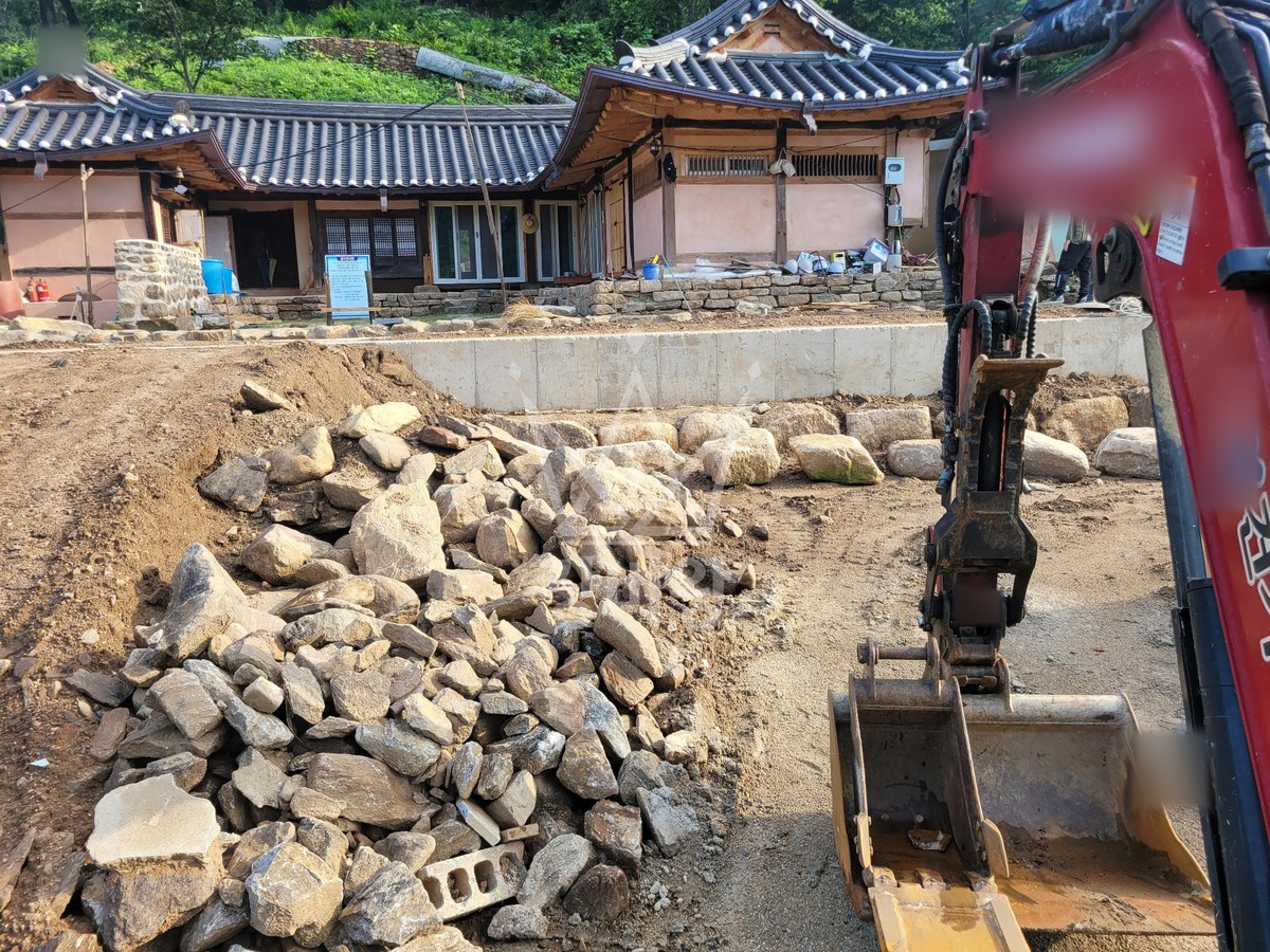 경기 여주시 금사면 포크레인(굴착기) 터파기/자재이동 작업사진 2