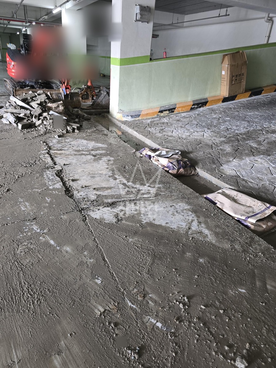 충남 천안시 동남구 구성동 포크레인(굴착기) 아파트 지하주차장 트렌치 보수 작업완료사진 1