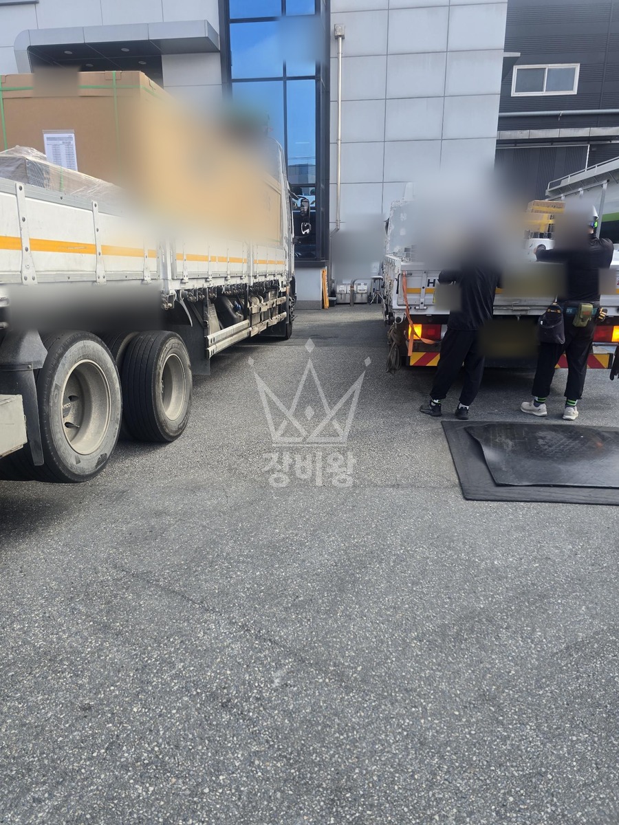 경기 오산시 누읍동 25톤 크레인 태양모듈양중 작업사진 1