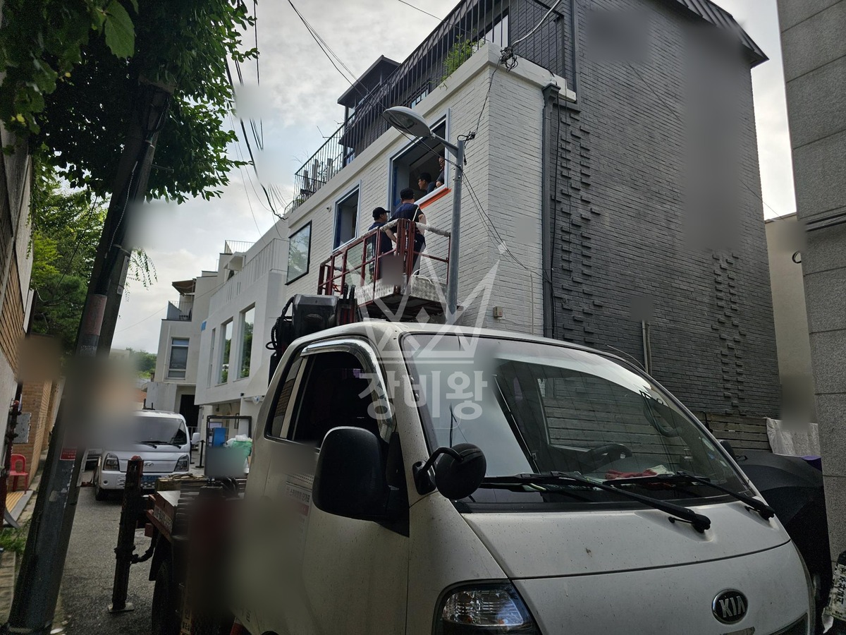 서울 용산구 한남동 1톤 스카이차 실리콘작업 작업사진 1