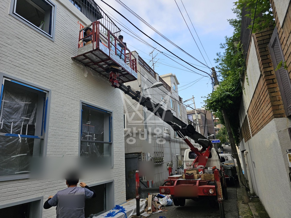 서울 용산구 한남동 1톤 스카이차 실리콘작업 작업사진 2