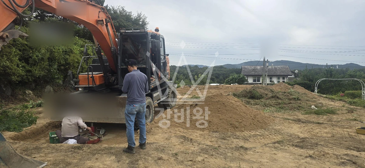 경기 여주시 점동면 포크레인(굴착기) 현장 부지정리/ 정화조 설치, 배수관리 작업사진 1
