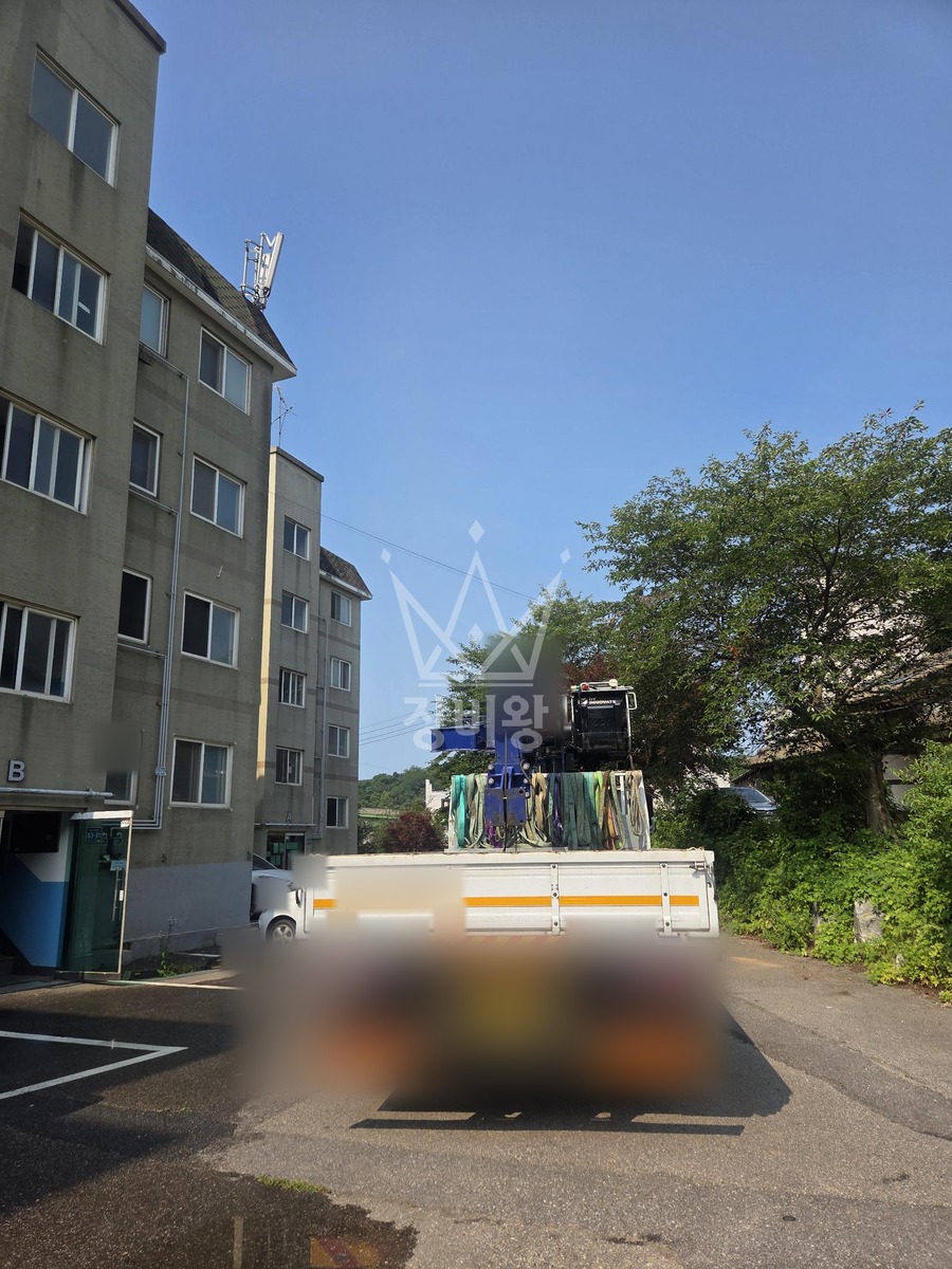 인천 중구 중산동 5톤 크레인 물탱크 하역 작업사진 1