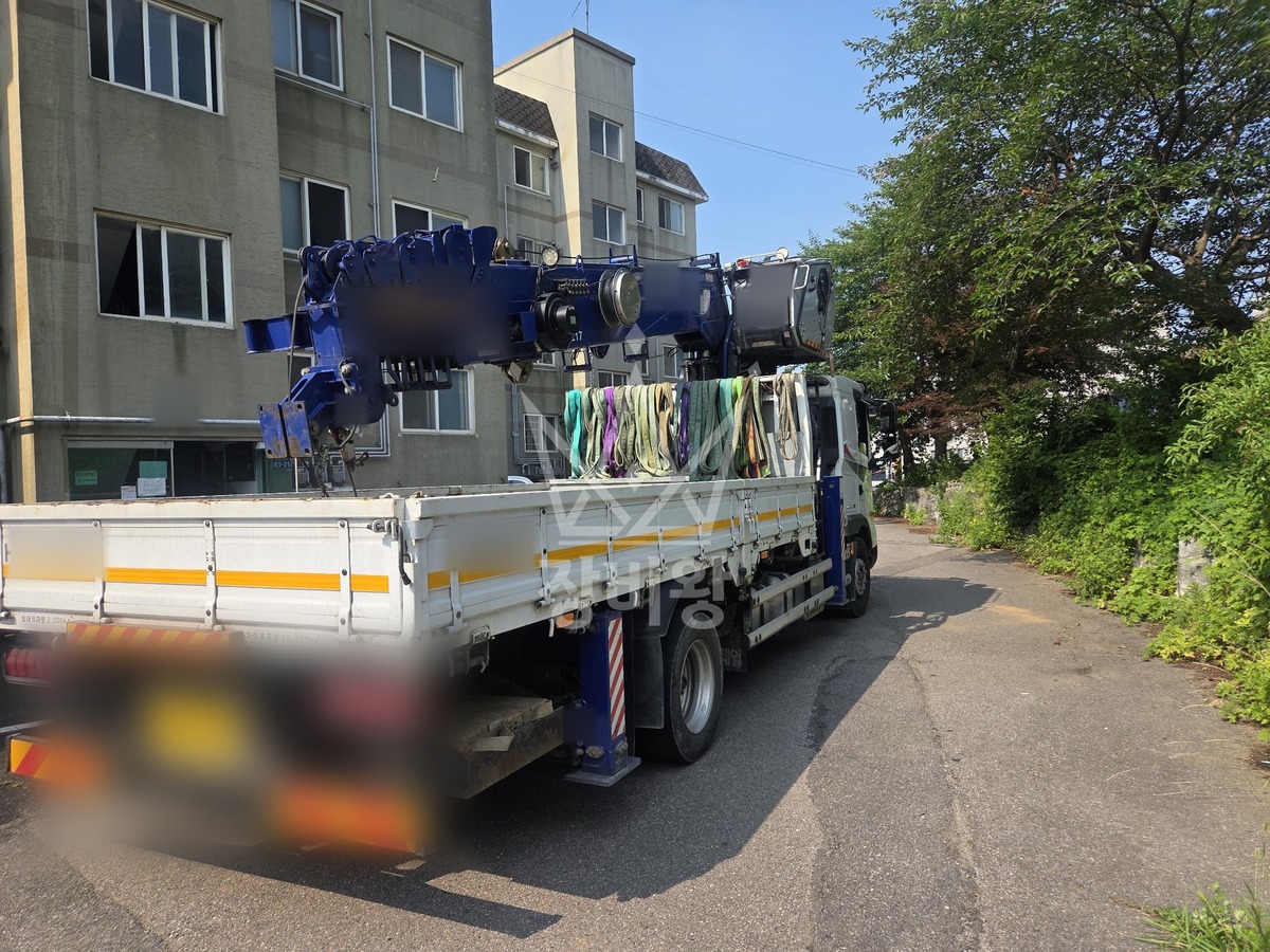 인천 중구 중산동 5톤 크레인 물탱크 하역 작업완료사진 1