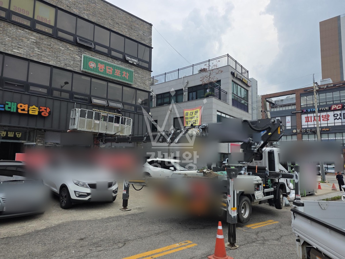 경기 화성시 효행구 봉담읍 3.5톤 스카이차 1층 간판작업 작업사진 2