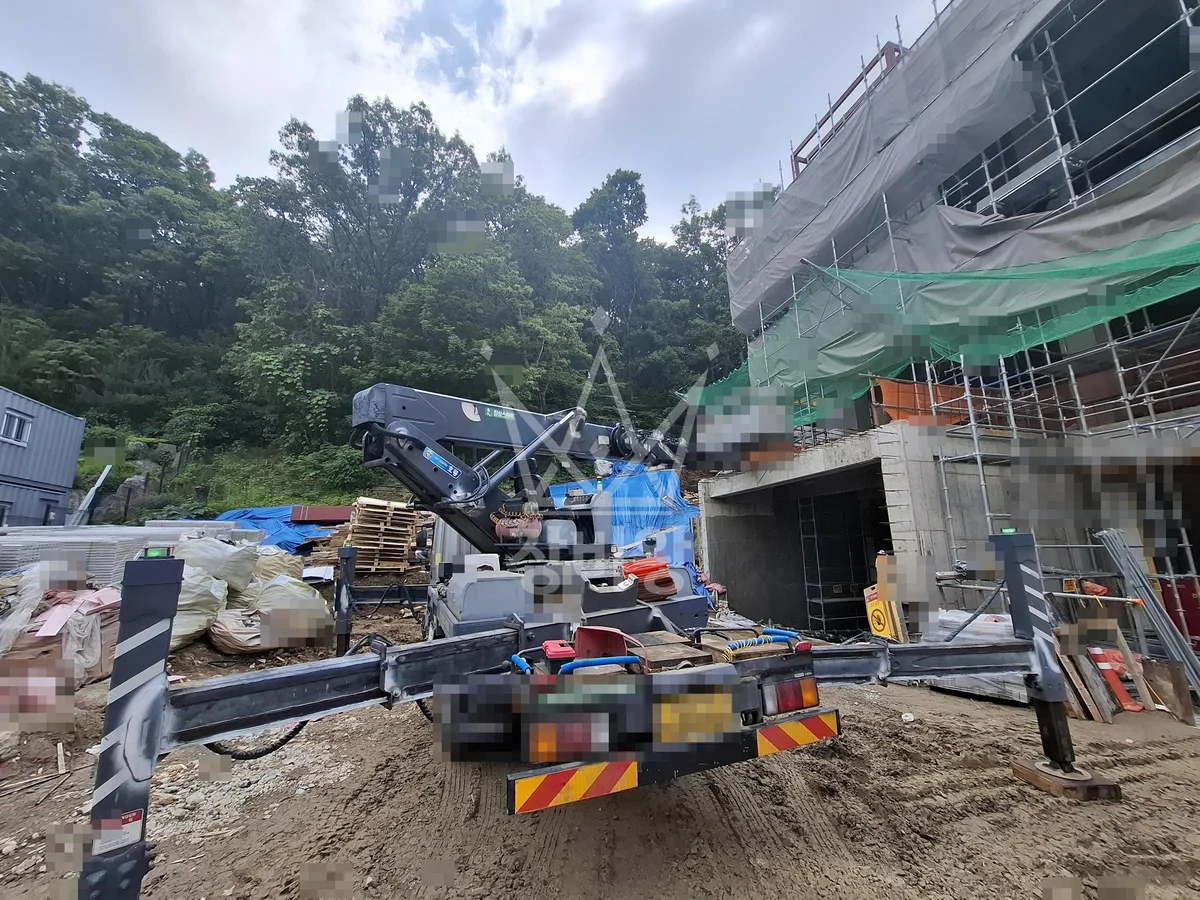 경기 용인시 수지구 3.5톤 스카이차 환기장비, 파이프 자재양중 작업사진 2