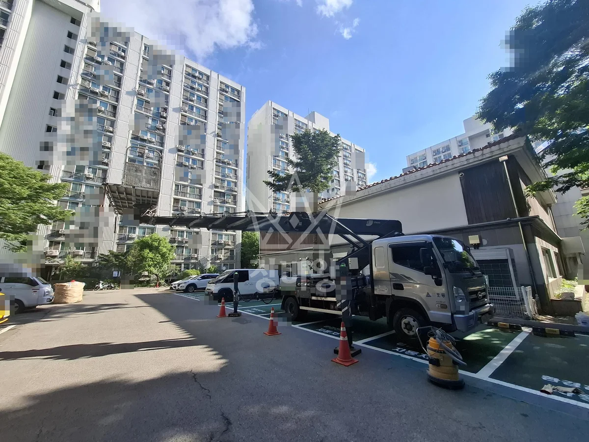 서울 강남구 수서동 3.5톤 스카이차 2층 페인트 작업사진 1