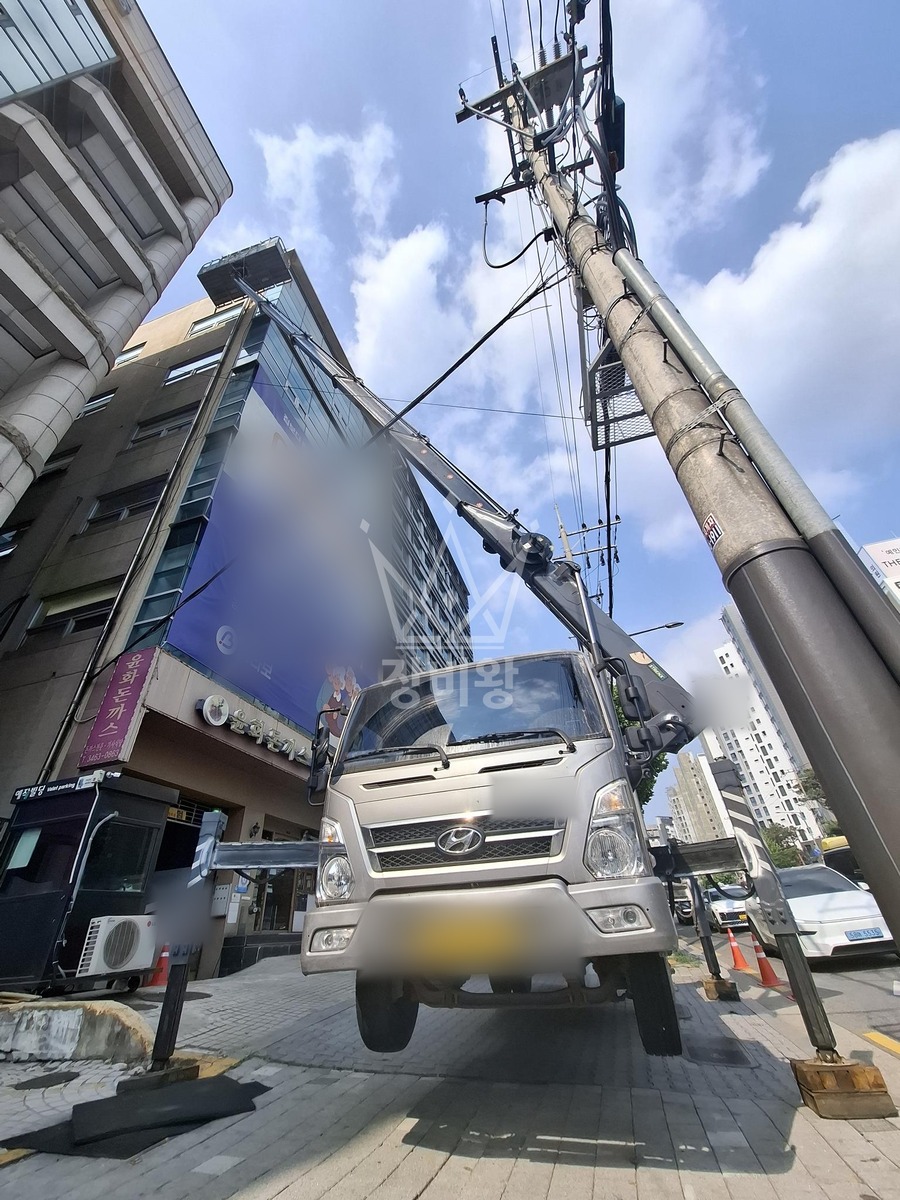 서울 강남구 역삼동 3.5톤 스카이차 외벽 실리콘 작업사진 3