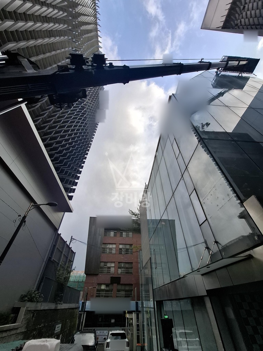 서울 강남구 압구정동 3.5톤 스카이차 외벽방수작업 작업사진 1