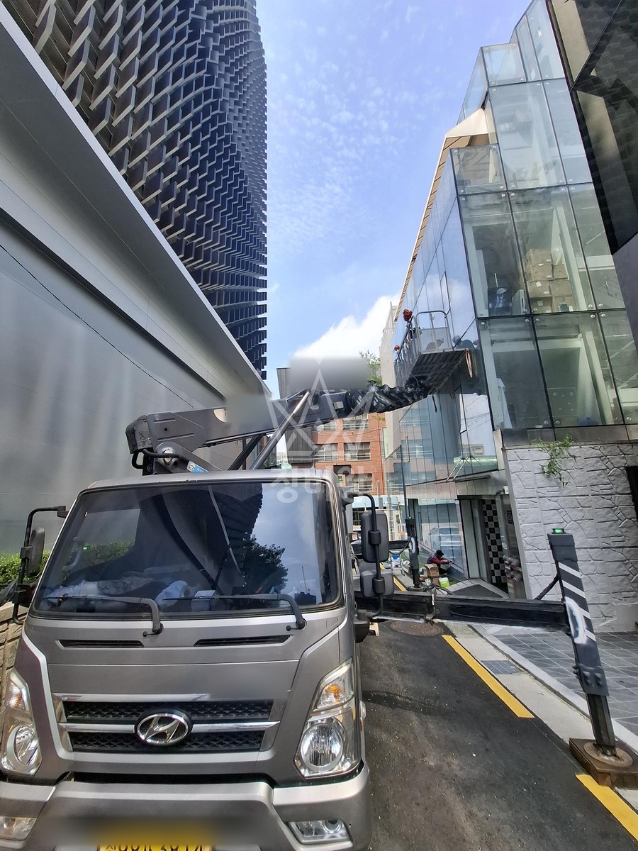 서울 강남구 압구정동 3.5톤 스카이차 외벽방수작업 작업사진 2