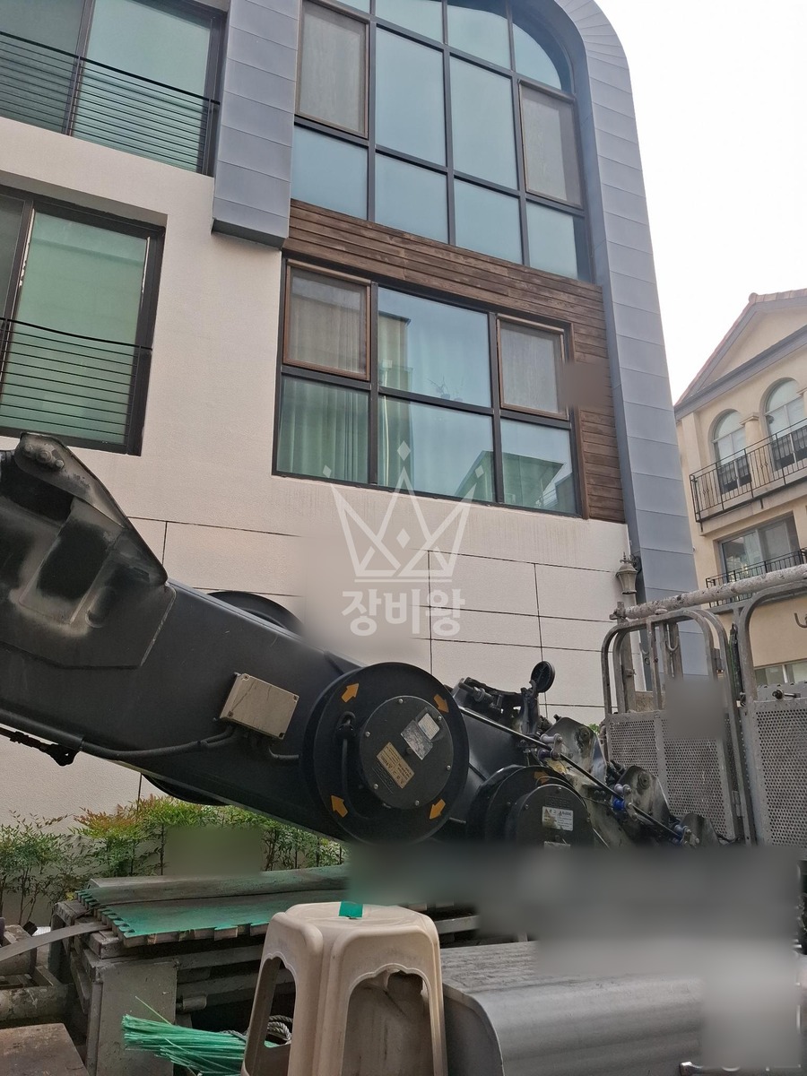 경기 성남시 분당구 운중동 3.5톤 스카이차 방부목작업 작업사진 1