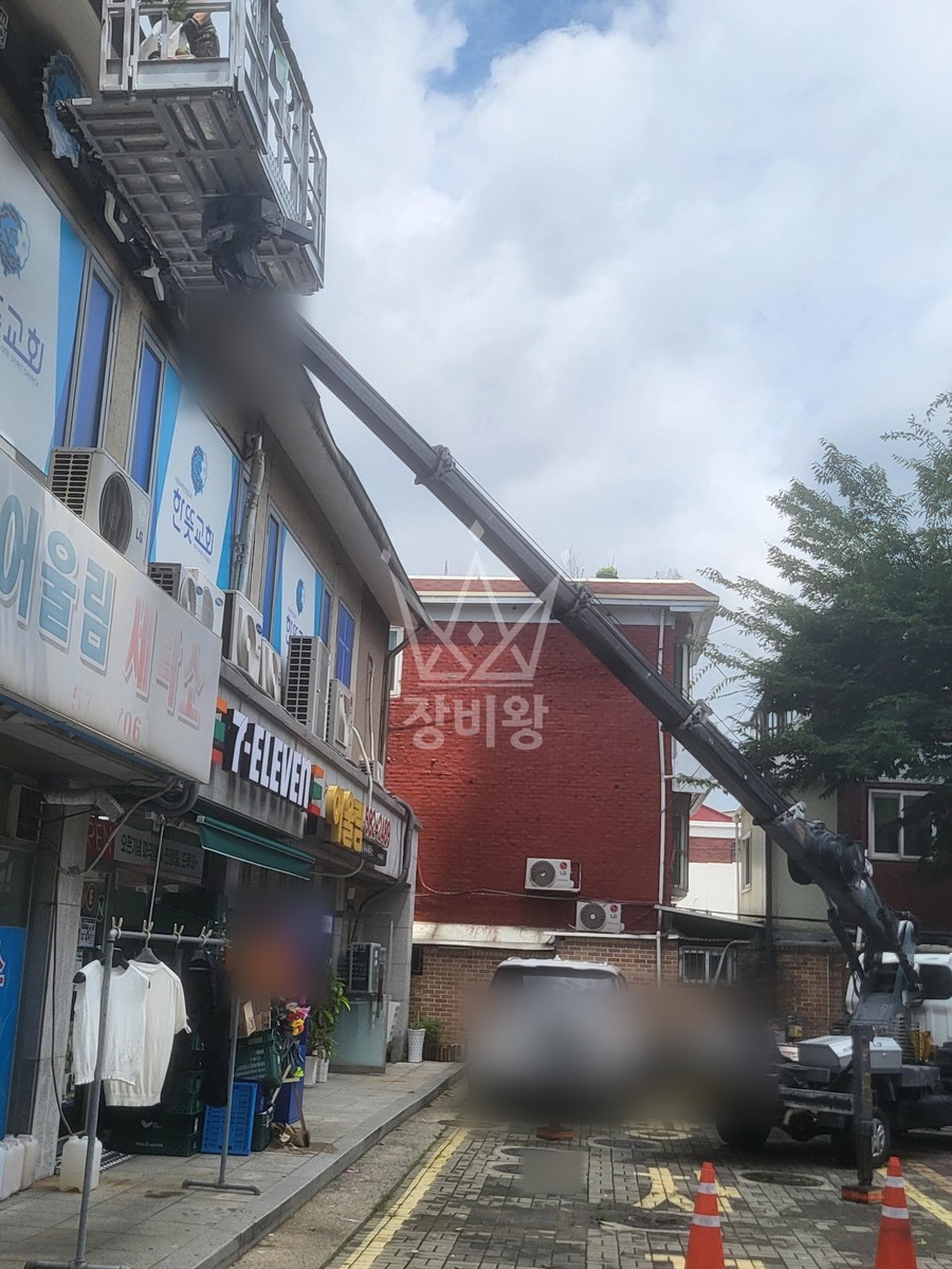 인천 서해구 석남동 1톤 스카이차 2층 물통 누수 확인 작업 작업사진 2