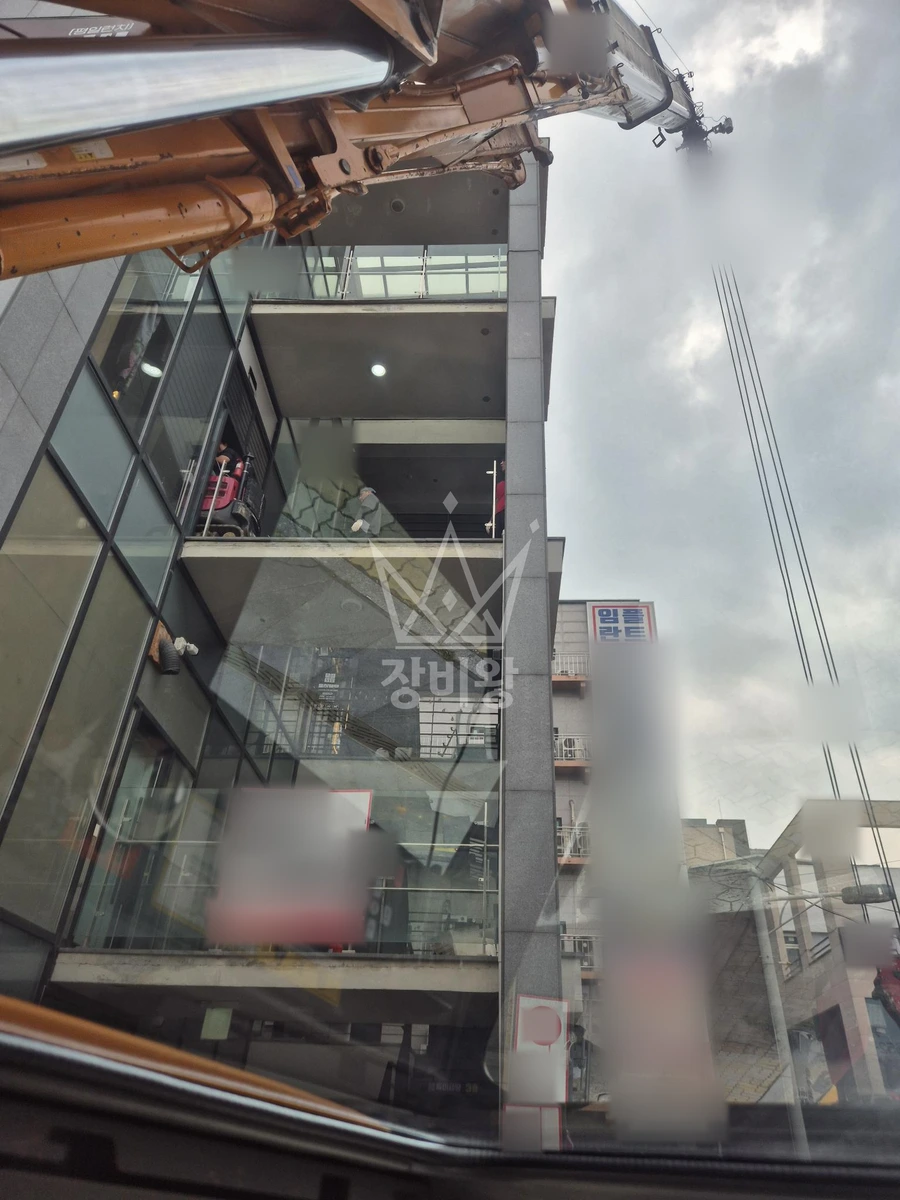 경기 평택시 비전동 13톤 크레인 3층 017 포크레인 양중 2대 작업완료사진 1