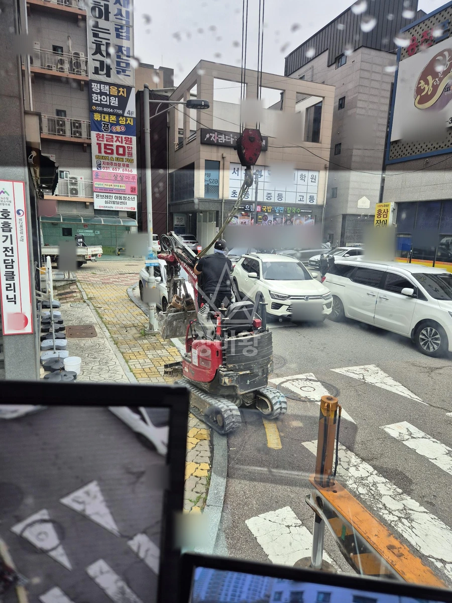 경기 평택시 비전동 13톤 크레인 3층 017 포크레인 2대 내림 작업사진 1