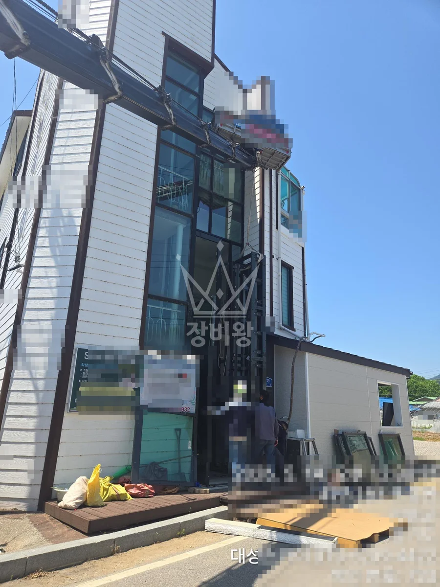 경기 가평군 조종면 3.5톤 스카이차 외부리프트설치 작업사진 1