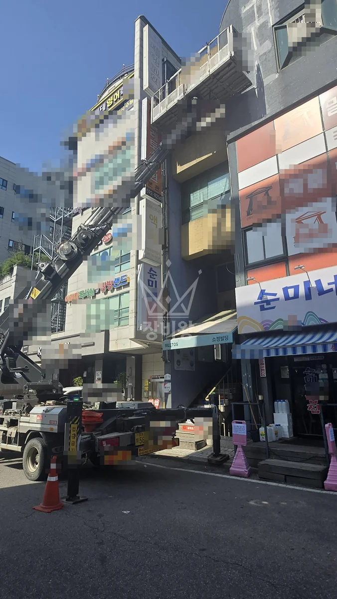 경기 남양주시 화도읍 3.5톤 스카이차 유리교체/옥상자재양중 작업사진 2