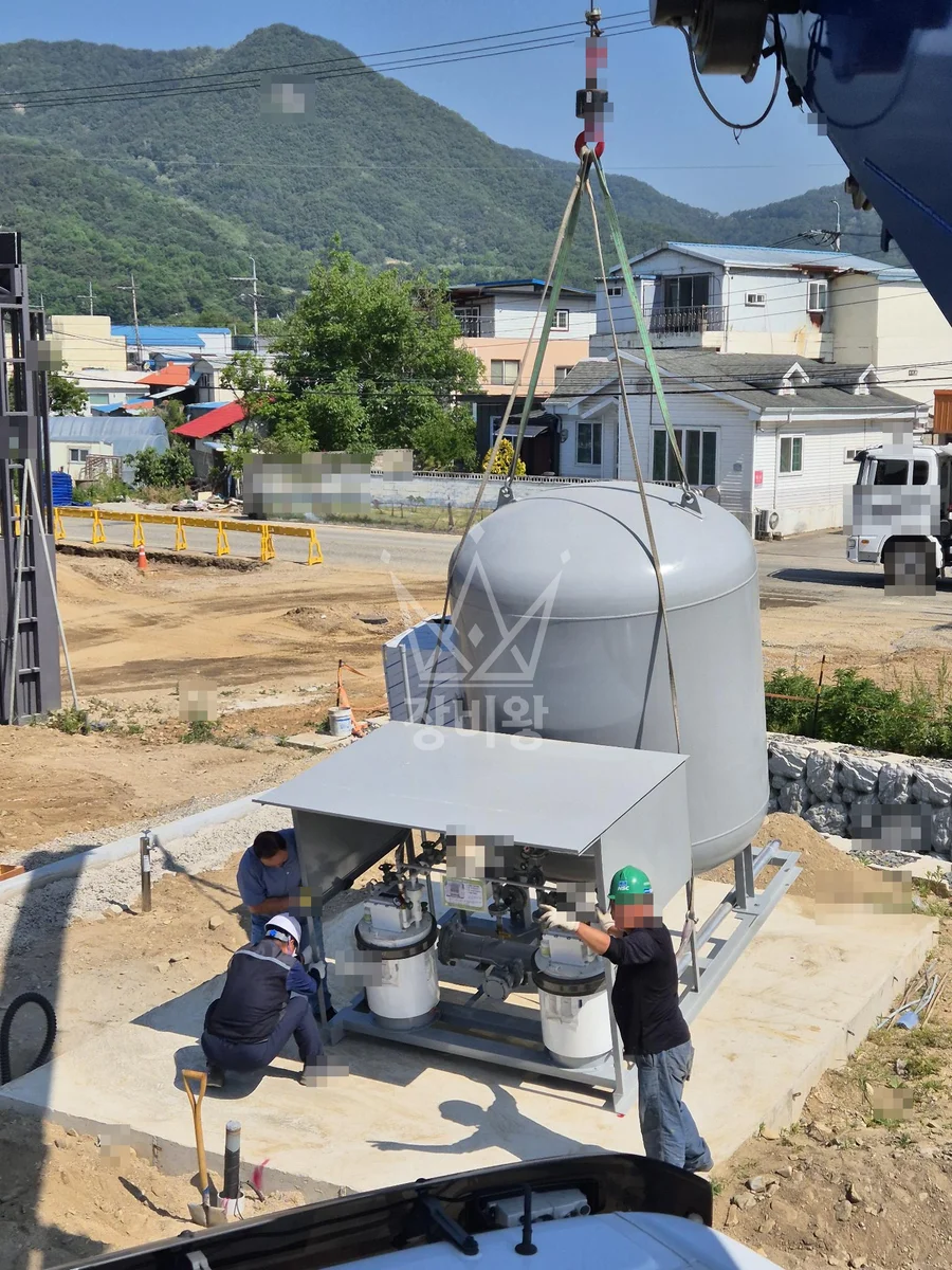 충북 옥천군 청산면 5톤 크레인 LPG 탱크 탱크 하역 작업사진 2