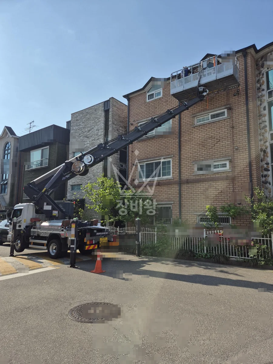 경기 부천시 원미구 3.5톤 스카이차 실리콘 코킹작업 작업사진 2