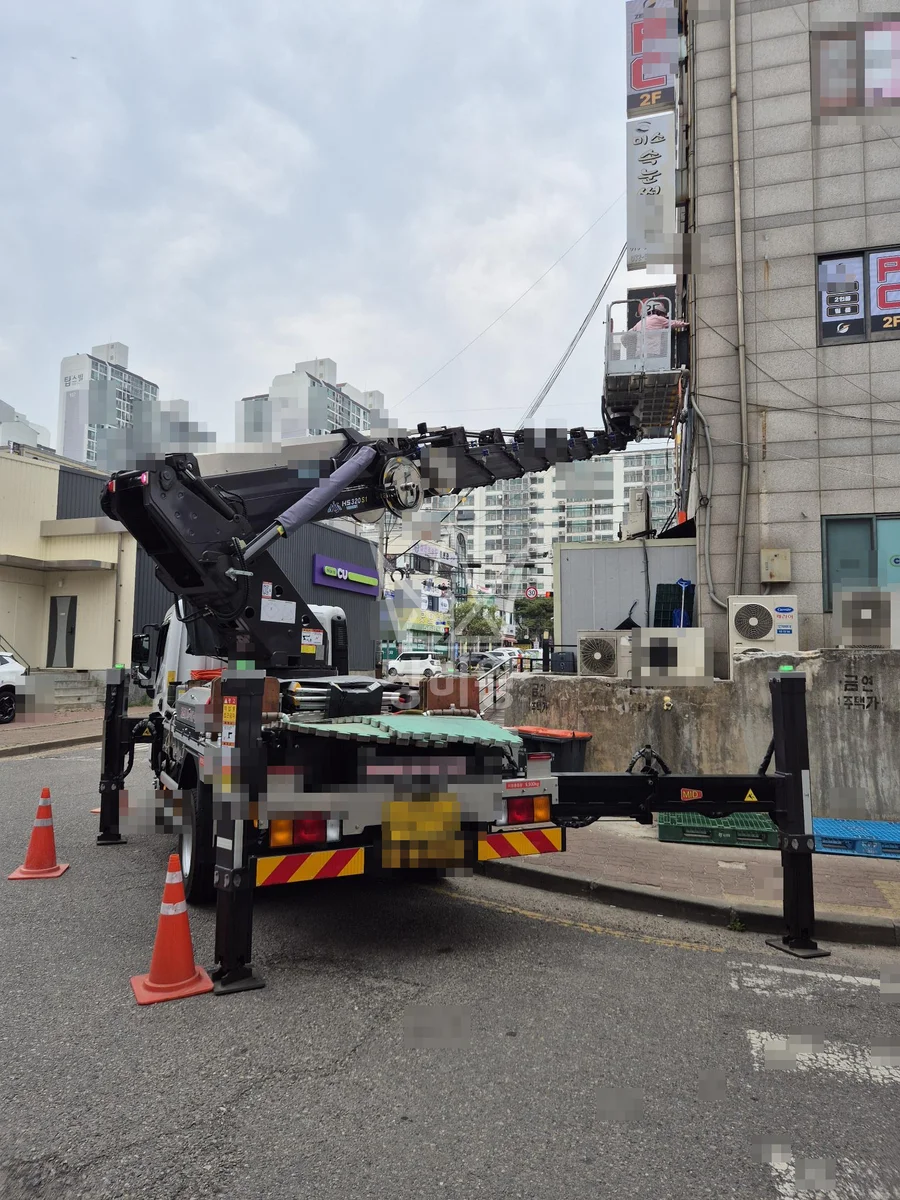 인천 서구 마전동 3.5톤 스카이차 간판작업 작업사진 1