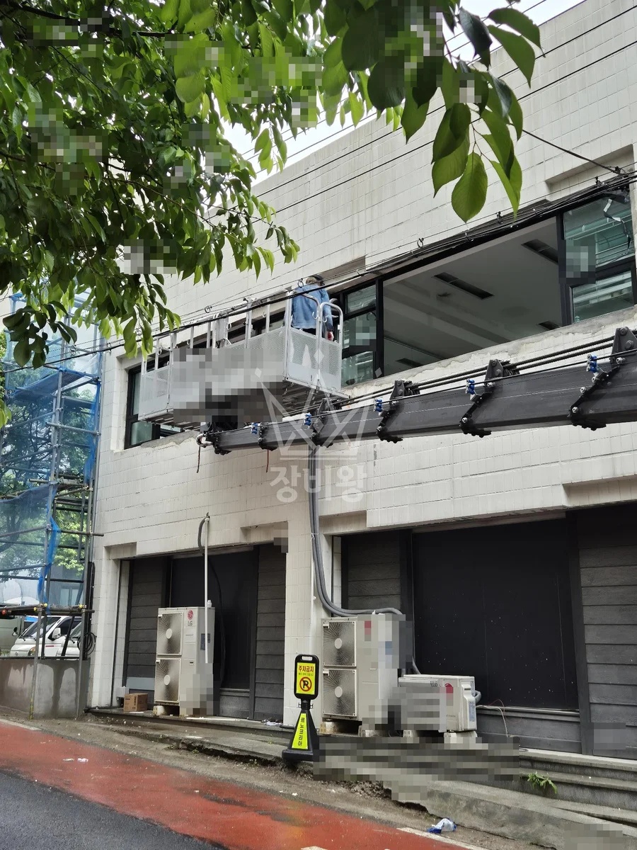 인천 남동구 구월동 3.5톤 스카이차 유리양중 작업사진 3