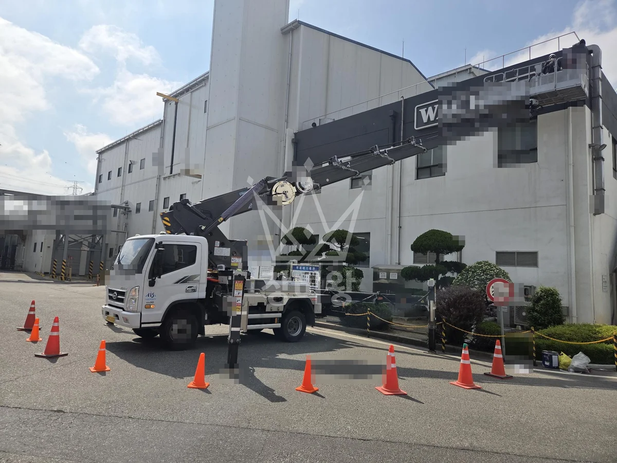 울산 남구 성암동 3.5톤 스카이차 페인트 작업사진 3