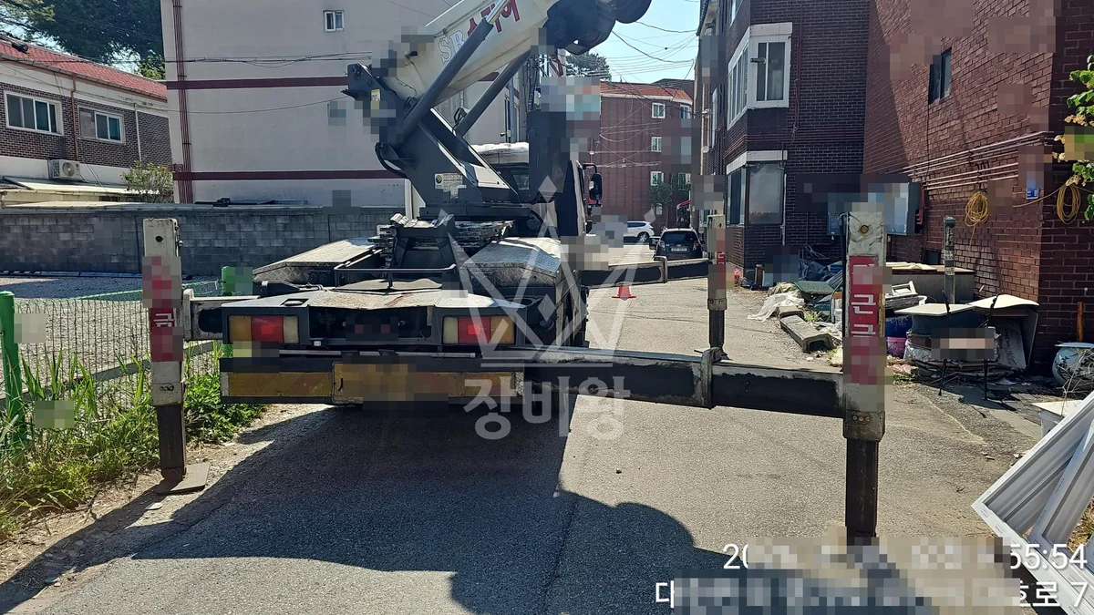 경기 오산시 두곡동 3.5톤 스카이차 샤시 양중 작업사진 1