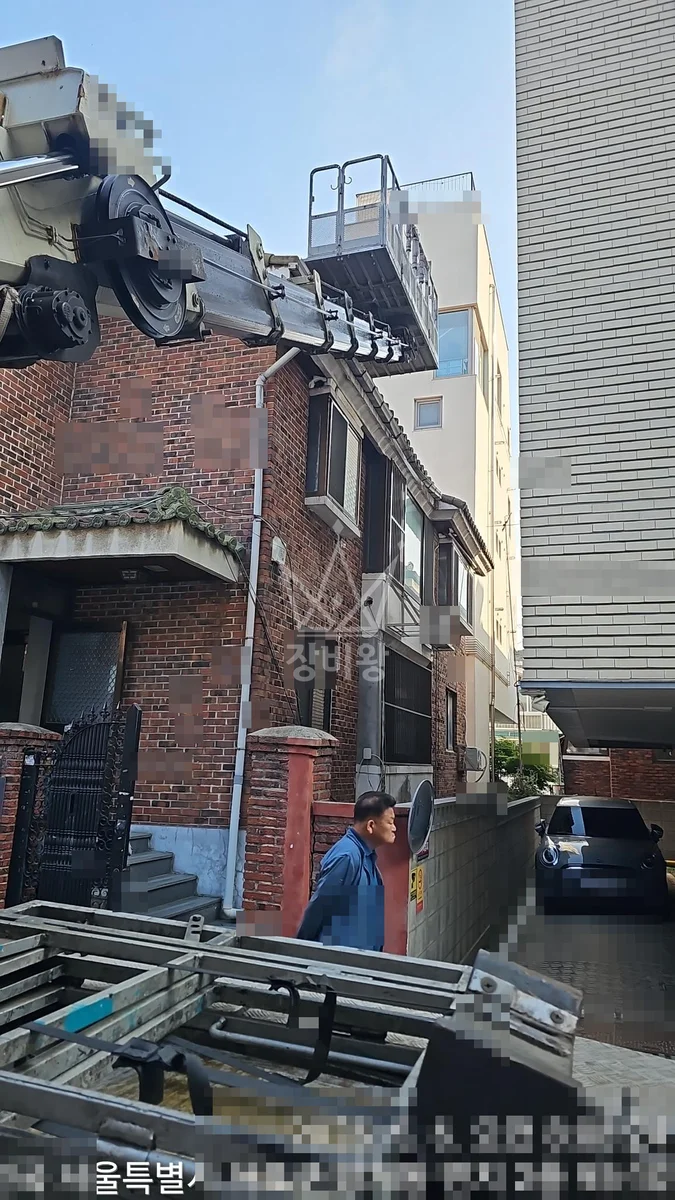 서울 서초구 양재동 3.5톤 스카이차 기와작업 작업사진 1