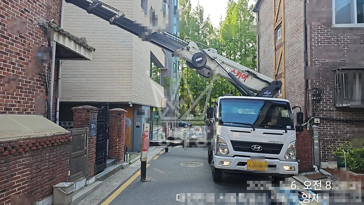 서울 서초구 양재동 3.5톤 스카이차 기와작업 작업사진 2