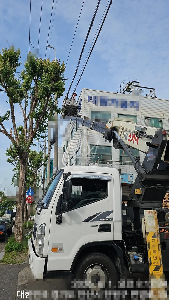 경기 안산시 단원구 3.5톤 스카이차 물받이,판넬작업 작업사진 1