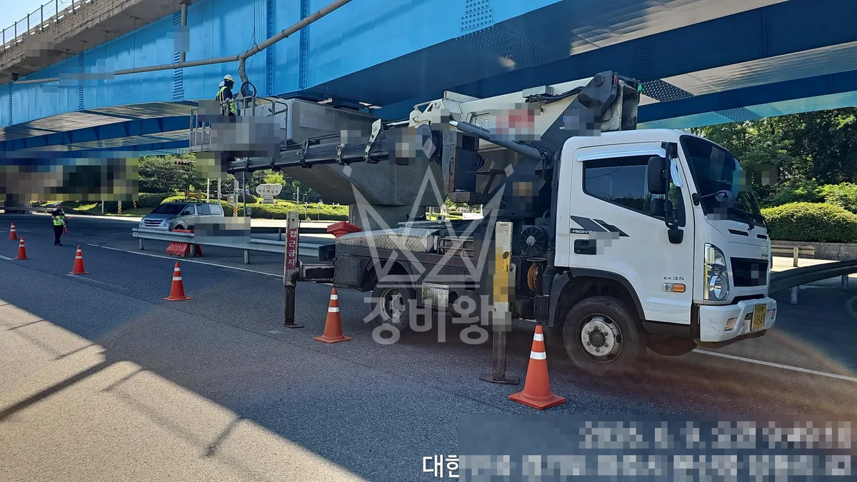경기 파주시 문산읍 3.5톤 스카이차 교량 점검 작업사진 3