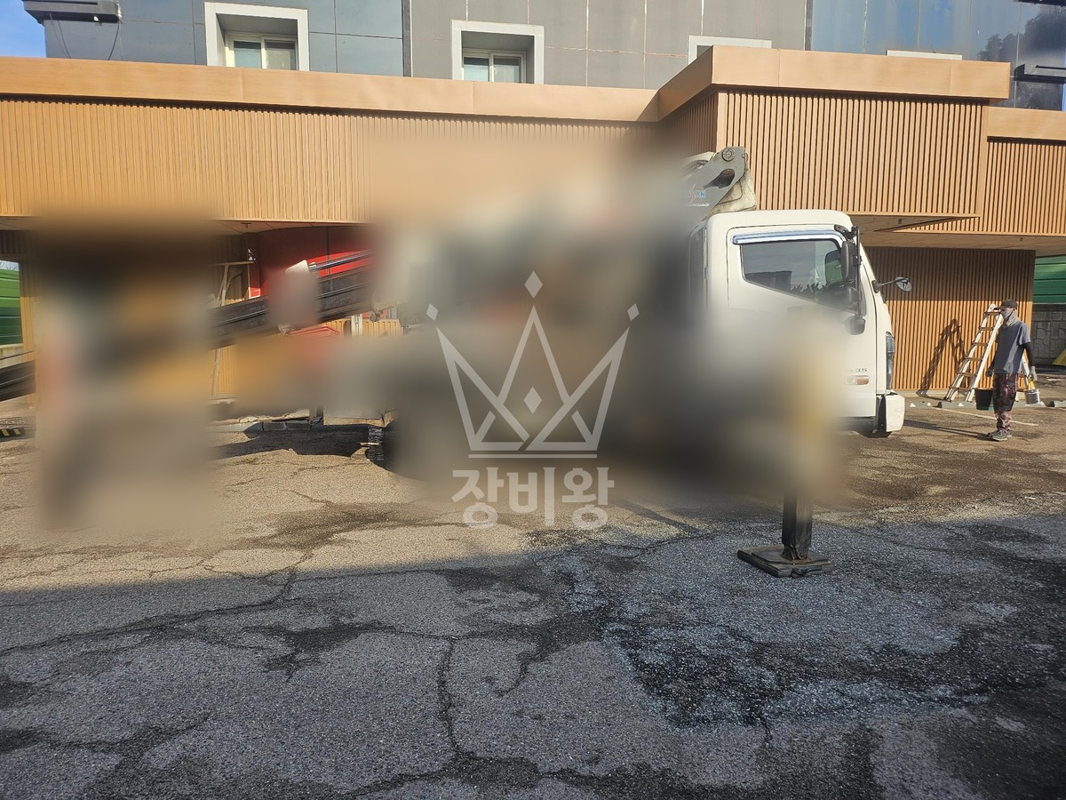 충남 아산시 배방읍 3.5톤 스카이차 페인트 작업사진 2
