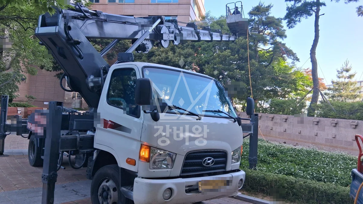 경남 창원시 성산구 3.5톤 스카이차 소나무 소독 작업사진 2