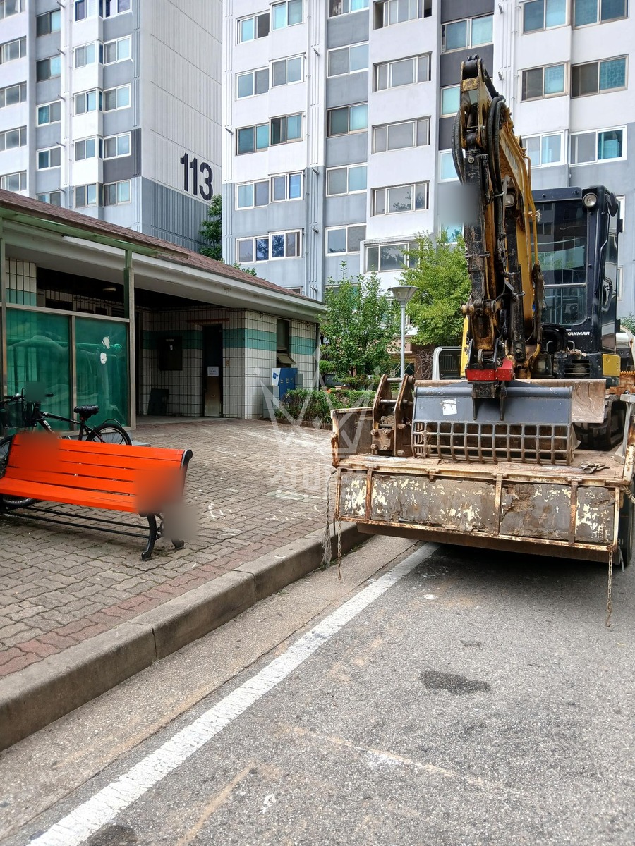 서울 금천구 가산동 포크레인(굴착기) 경계석/폐기물상차 작업완료사진 1