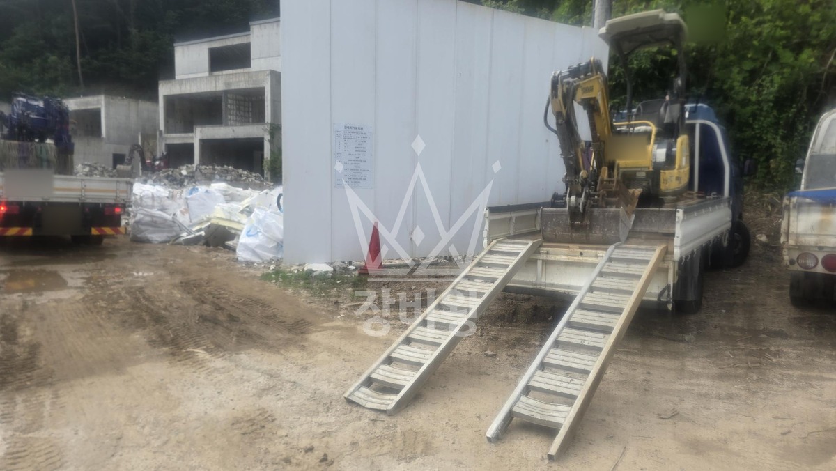 경기 포천시 일동면 포크레인(굴착기) 상차작업 작업완료사진 1