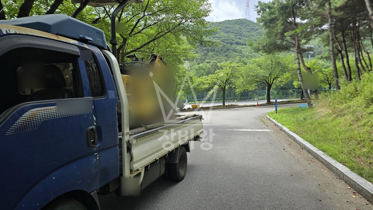 경기 용인시 처인구 남동 포크레인(굴착기) 기둥 터파기 작업완료사진 1
