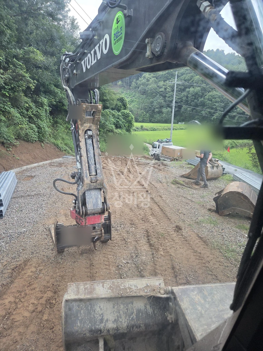 충남 천안시 동남구 동면 포크레인(굴착기) 작업 현장 도착사진